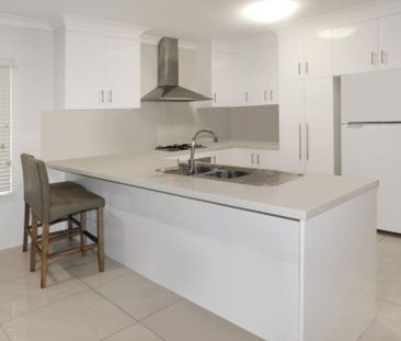 SPACIOUS FAMILY HOME IN SOUGHT AFTER LOCATION! - Photo 2