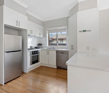 LOW MAINTENANCE LIVING CLOSE TO LAKE WEEROONA - Photo 3