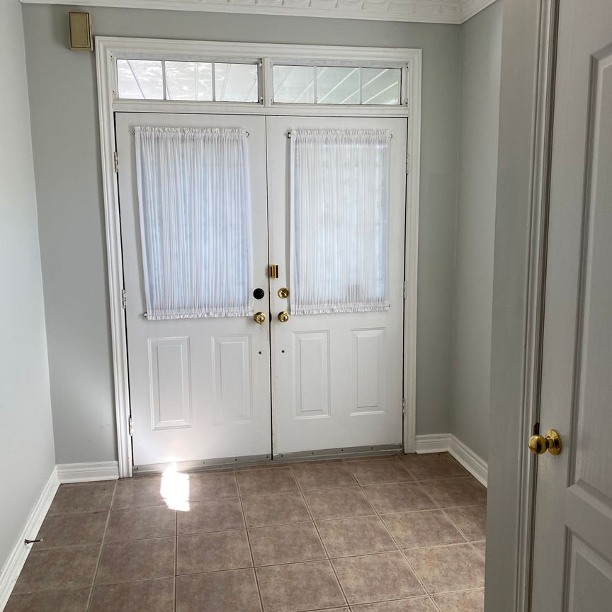 For Lease - 87 Estate Garden Drive, Richmond Hill, Ontario - Photo 1