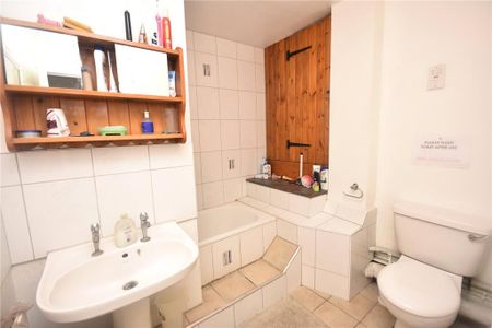 1 bedroom in a house share to rent - Photo 4