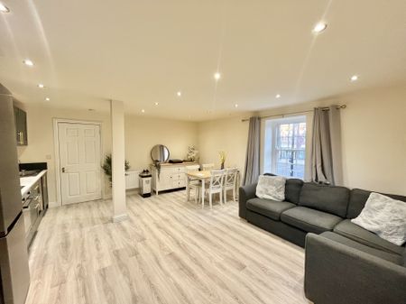 Market Place, March - Photo 2