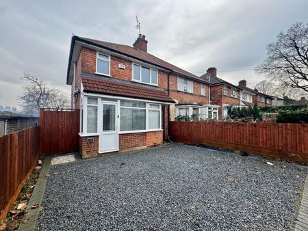 3 Bedroom Semi-Detached House - Photo 2