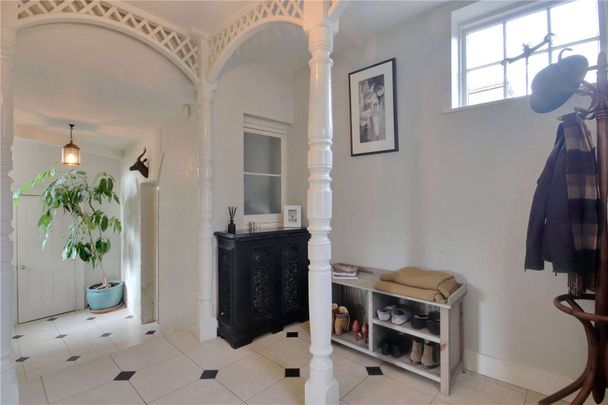 A fine Grade ll listed Regency townhouse in this exceptional 'old village' setting - Photo 1