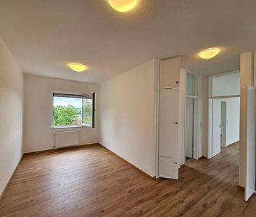 Top-Renovierte 4-Zi.-Wohnung mit Dachterrasse, Balkon und sep. Küche - Foto 4