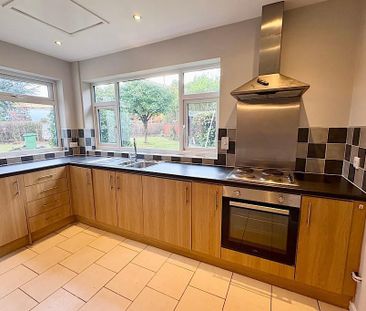 3 bedroom semi-detached house to rent - Photo 6