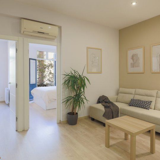 Piso de alquiler en Sagrada Família - Photo 1