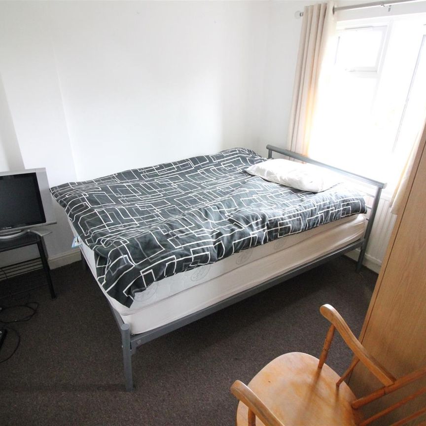 Oakdene Road, Uxbridge - Photo 1