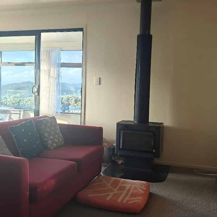 Cozy farmhouse with stunning views - Photo 1