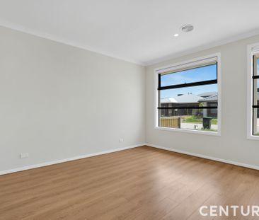 Beautifully Presented Home Close to All Amenities - Photo 3