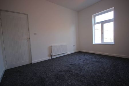 Coronation Street - Photo 3