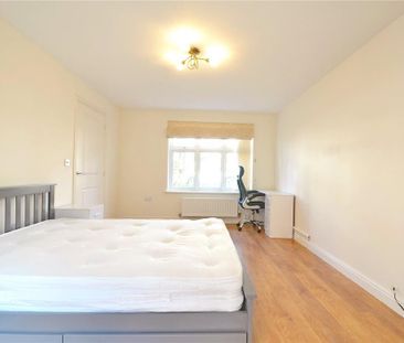 6 bedroom detached house to rent - Photo 2