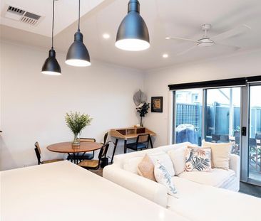 STUNNING TOWNHOUSE IN SUPERB LOCATION! - Photo 5