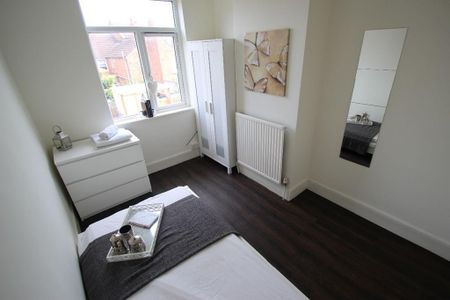 1 bedroom in a house share to rent - Photo 2