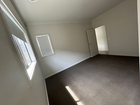 1/70 Smoult Drive, Kurunjang, VIC 3337 - Photo 4