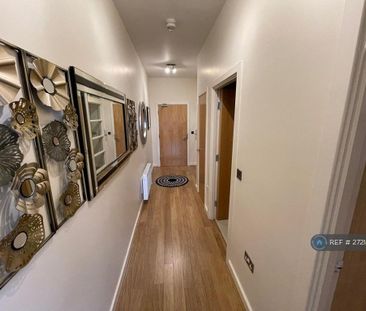 2 bedroom penthouse to rent - Photo 3