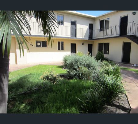 8/12 Allard Street, Brunswick West, Vic 3055 - Photo 2