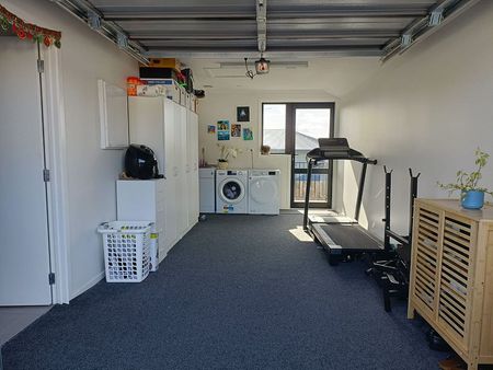 Great school zone, amazing views. - Photo 3