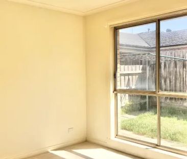 Beautiful 3-Bedroom Unit in Prime Bonbeach - Photo 4
