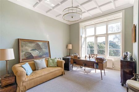 An Imposing Country Residence with Elegant Features - Photo 3