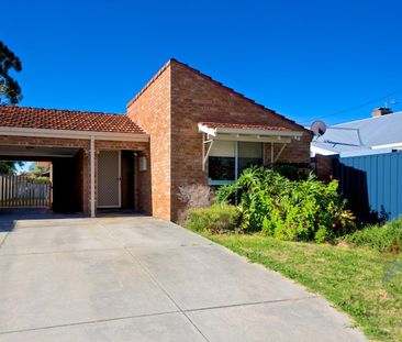 Big Living Area, Big Bedrooms, Big Backyard!!! - Photo 6