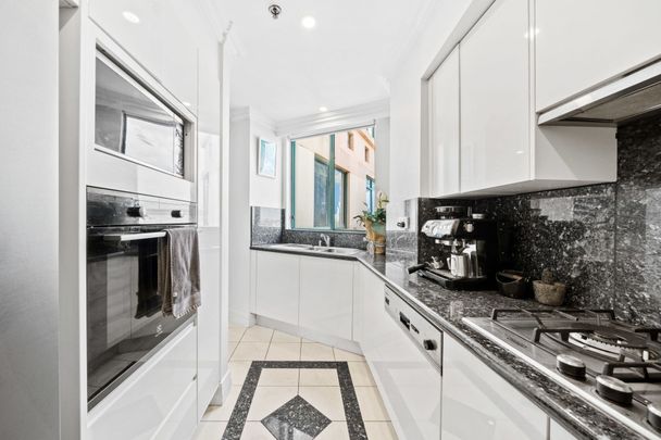 A Private Urban Oasis with Rooftop Entertainer's Haven - Photo 1