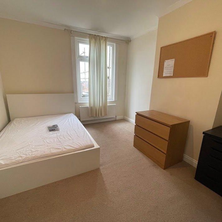 5 bedroom terraced house to rent - Photo 1