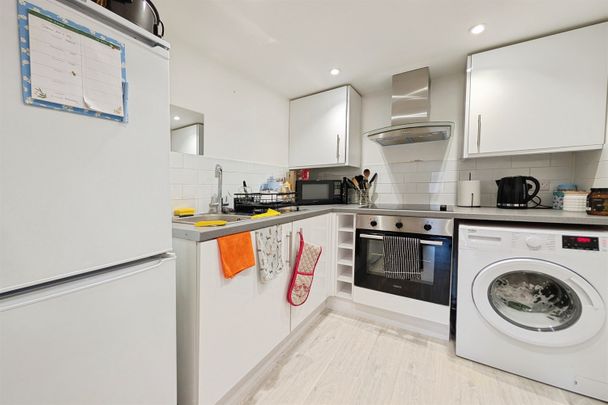 Victoria Road, SO19 - Photo 1