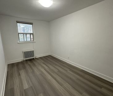 1996 Bathurst Street apartment — Toronto, ON (1-Bedroom) - 1 Bedroom - Photo 2