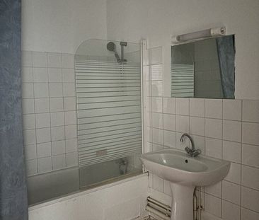 Location Appartement 2 pièces 39m² ANGOULEME 16000 - Photo 2