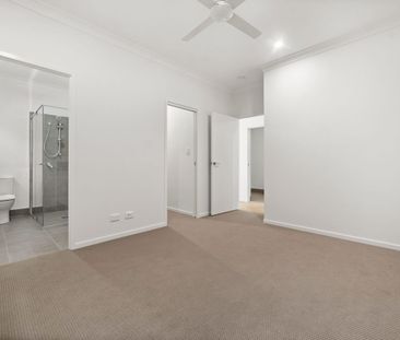 Brand New Home with High Ceilings, Dimmable Lighting & Entertainers... - Photo 3