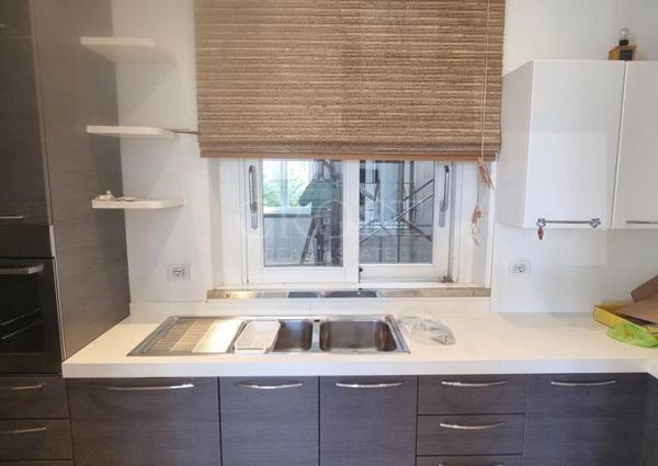 Parioli-Piazza delle Muse: Restored 3 bedroom, 3 Bath, spacious living, kitchen, balcony, near park, master bed & 2 single bedrooms. Ref 1045