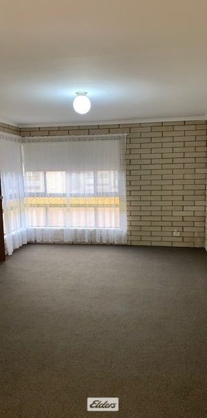 Neat 2 Bedroom Unit - Photo 1