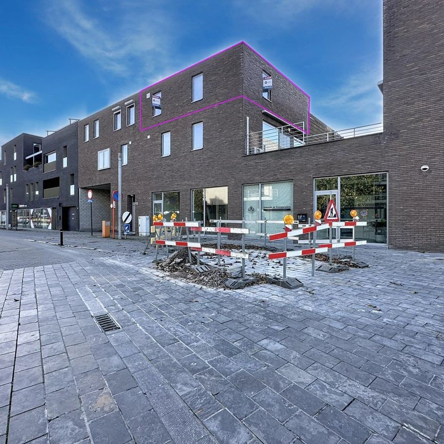 Ruim appartement in het centrum met groot terras, 1 slaapkamer, staanplaats en berging. - Foto 1