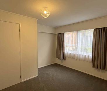 FULLY RENOVATED FOUR BEDROOM TOWNHOUSE - Photo 4