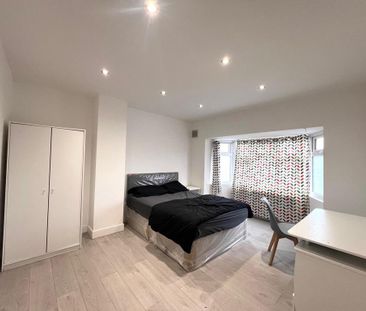 8 bedroom semi-detached house to rent - Photo 1