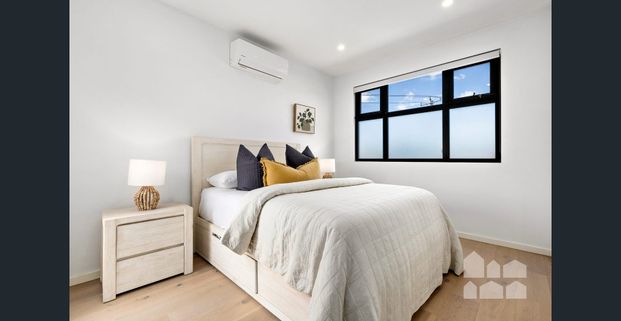 Low Maintenance Living In The Heart Of Yarraville - Photo 1