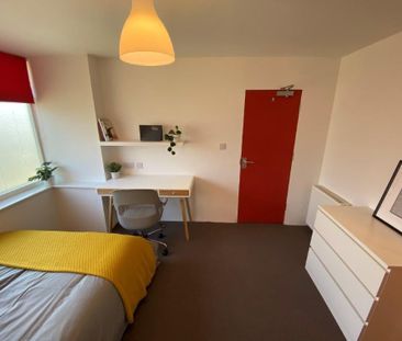 1 bedroom in a house share to rent - Photo 4