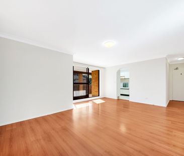 Spacious 2 Bedroom Apartment In Convenient, Family Friendly Complex - Photo 1