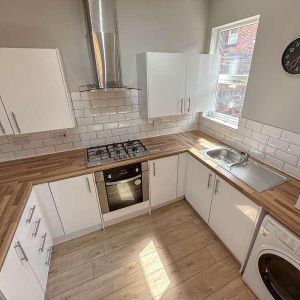 Esher Road, L6 - Photo 2