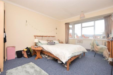 4 bedroom semi-detached house to rent - Photo 4