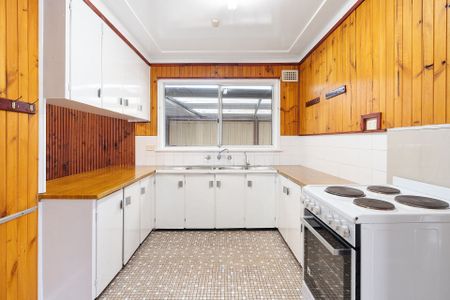 Neatly presented three-bedroom home - Photo 3