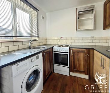 Wingrove Drive, Wingrove Drive, Purfleet-On-Thames, RM19 - Photo 2