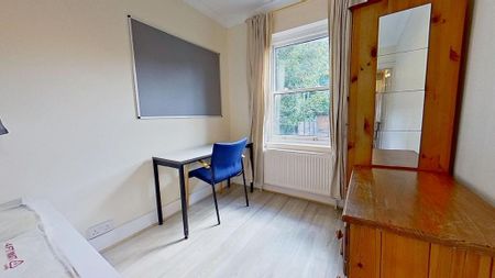 4 bedroom semi-detached house to rent - Photo 3