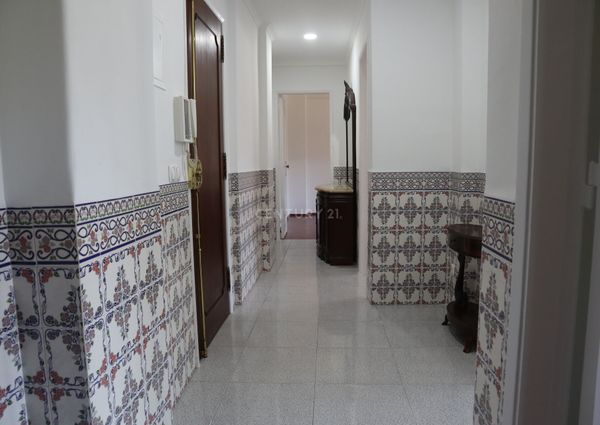 Apartamento T2 para arrendar na Amadora