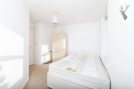 1 Bedroom Apartment - Photo 3