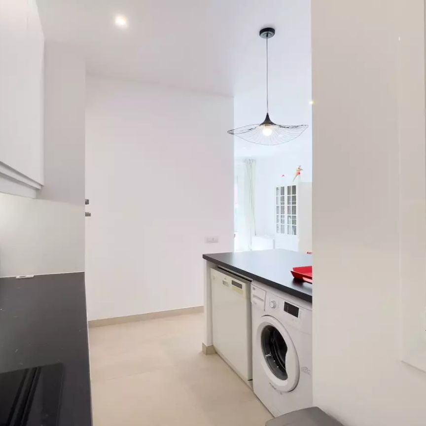 Bright 2-bedroom apartment with balcony and AC for rent in Ciutat Vella - Photo 1