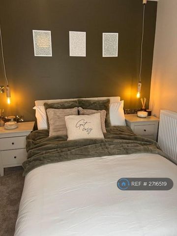 1 bedroom in a house share to rent - Photo 2