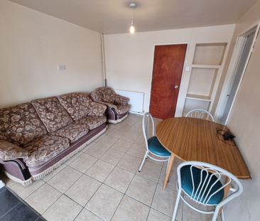 4 Bed Student Accommodation - Photo 2