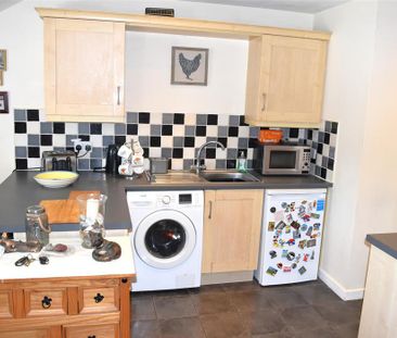 2 bedroom flat to rent - Photo 3