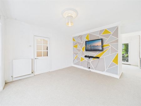 3 bedroom Semi-detached house to rent - Photo 4